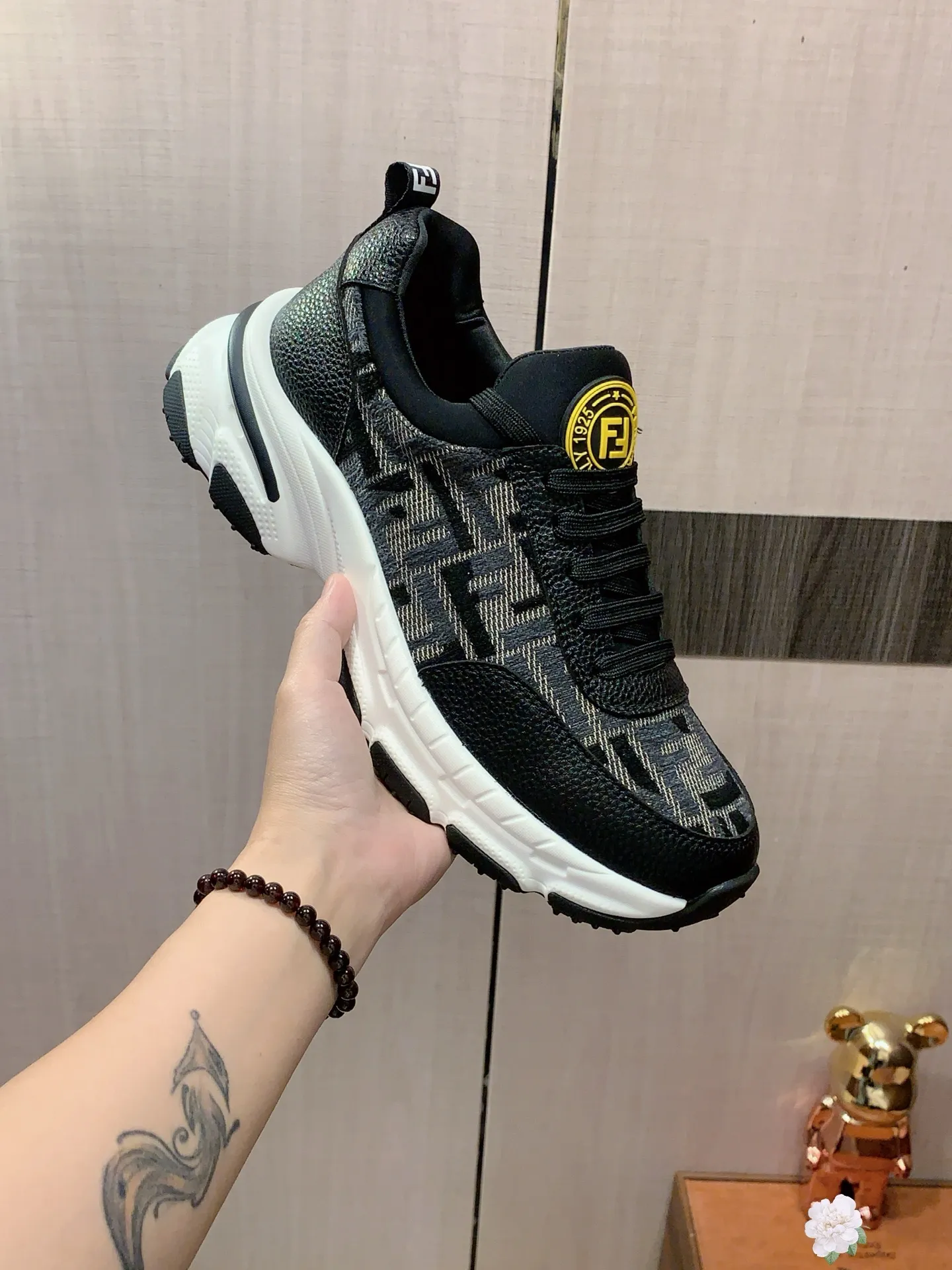 Men's men's shoes💰460💰💰🎩🎩[Lightning][Lightning] "FENDI*" The latest and most popular casual shoes, top brand [Seduce] luxury~purchase, top~quality. [Strong] The upper is made of imported breathable cowhide with material ➕ breathable sheepskin feet (•) and fine workmanship. The original stylish and stylish soft rubber wear-resistant and non-slip outsole is light and comfortable on the feet. The real thing looks better when photographed in person. 111: code: 38-44, 3️⃣ colors selected